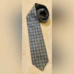 Men’s “Van Heusen” 100% Silk Tie
